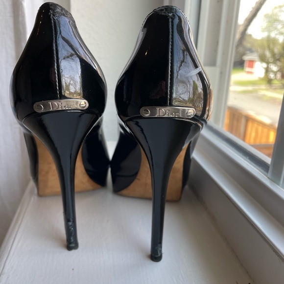 DIOR black patent pumps. Slight wear, but cannot see when on. Size 38.5 - Picture 8 of 10